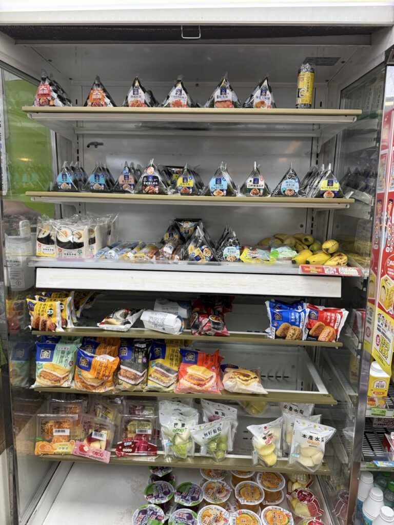 台北のセブンイレブンのおにぎり売り場