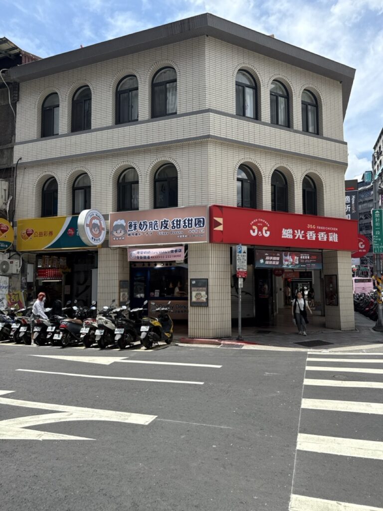 エッグタルト。コスモスホテル台北徒歩10分