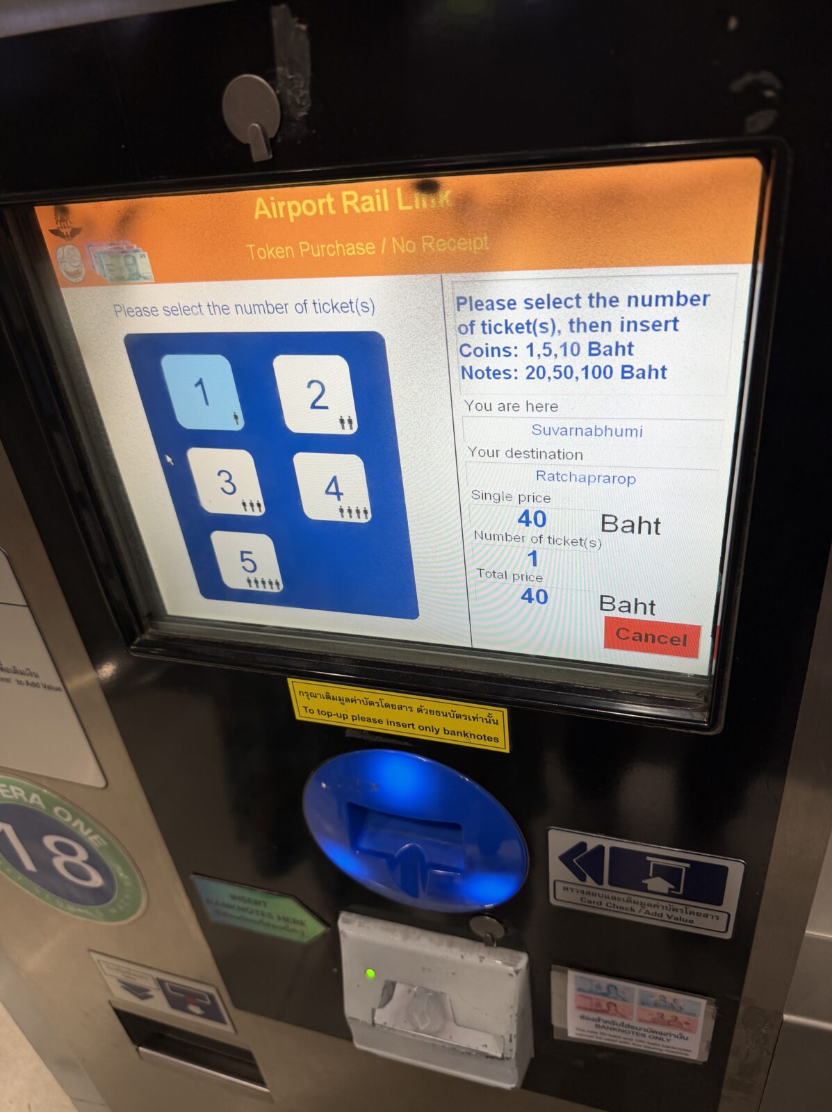 エアポートレールリンクの券売機の画面。行き先ごとの料金と40バーツの表示が出ている
