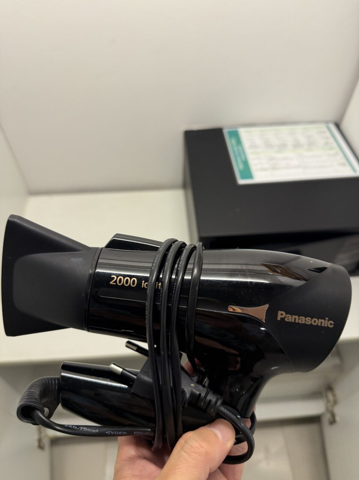 バークレーホテルの客室にあるPanasonic製2000Wのドライヤー