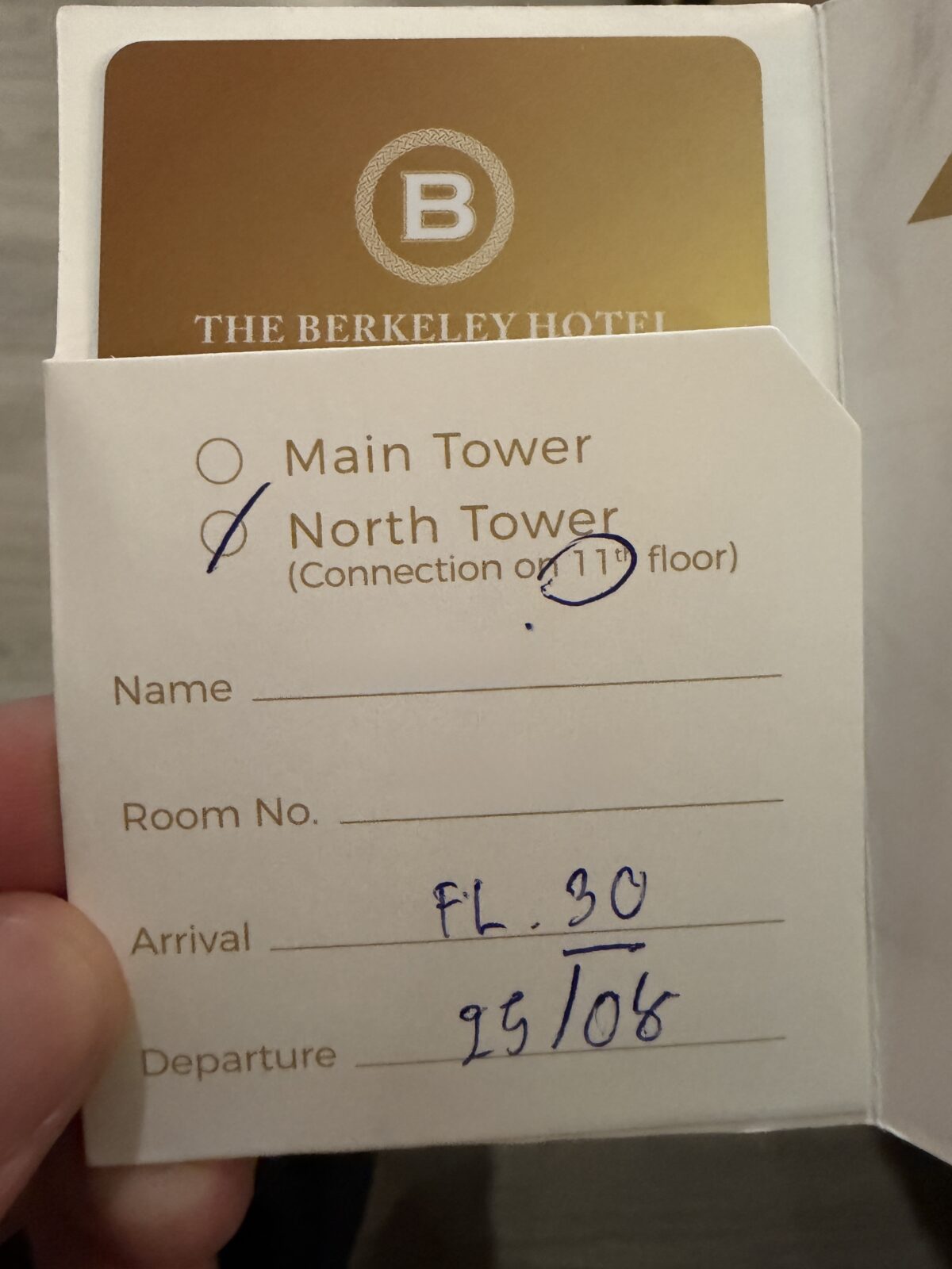 バークレーホテルのカードキーホルダー。Main TowerとNorth Towerの選択欄があり、North Towerにチェックが入っている