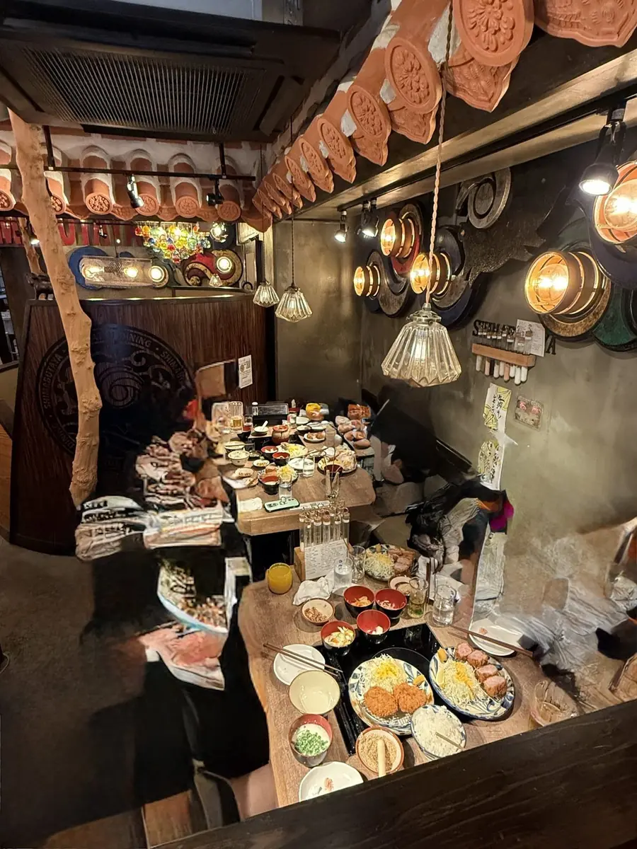 ハイアットリージェンシー那覇の朝食会場。料理が島ごとに並んでいる