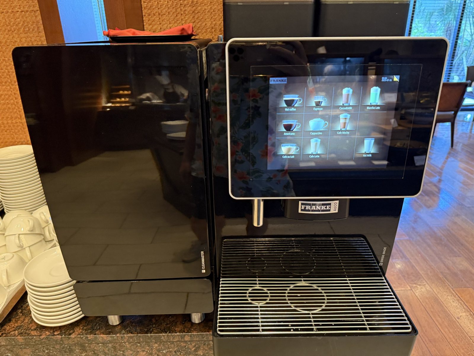 ハイアットリージェンシー那覇の朝食会場のコーヒーマシン