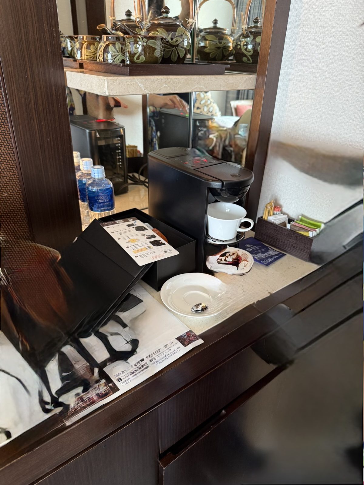 ハイアットリージェンシー那覇の朝食会場の紅茶とコーヒーの台