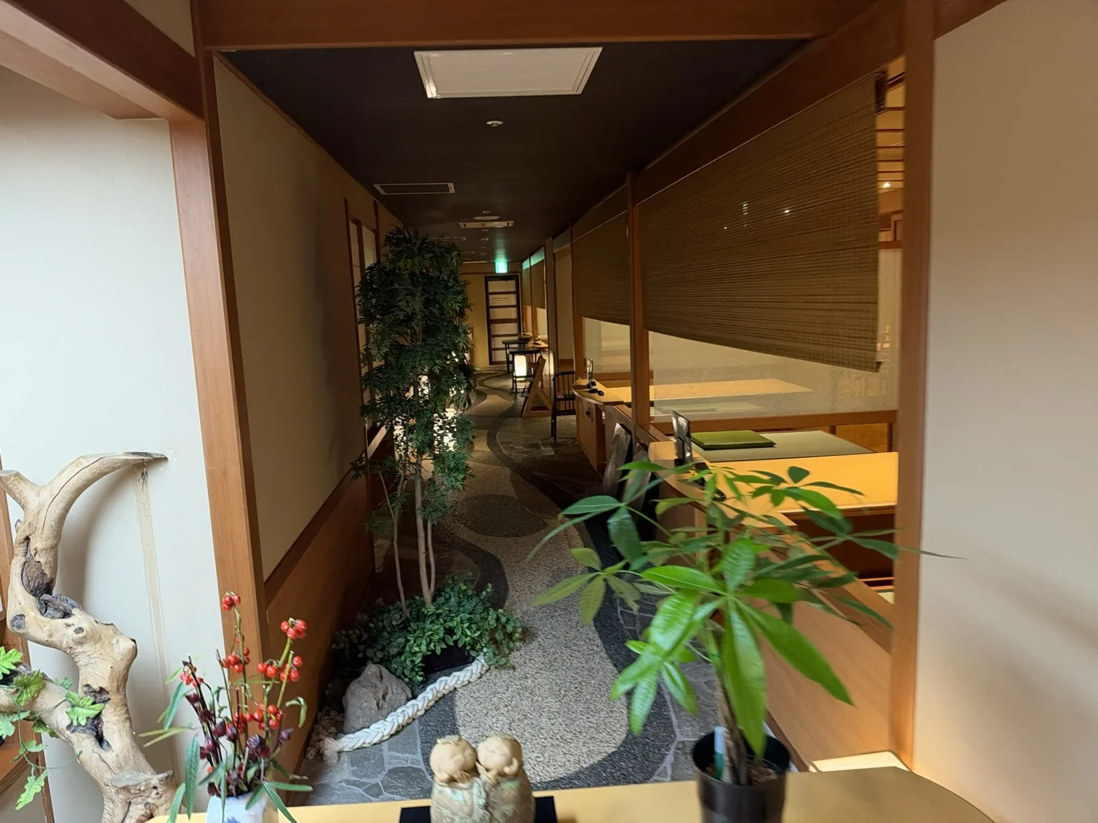 料亭阿うんの通路の坪庭
