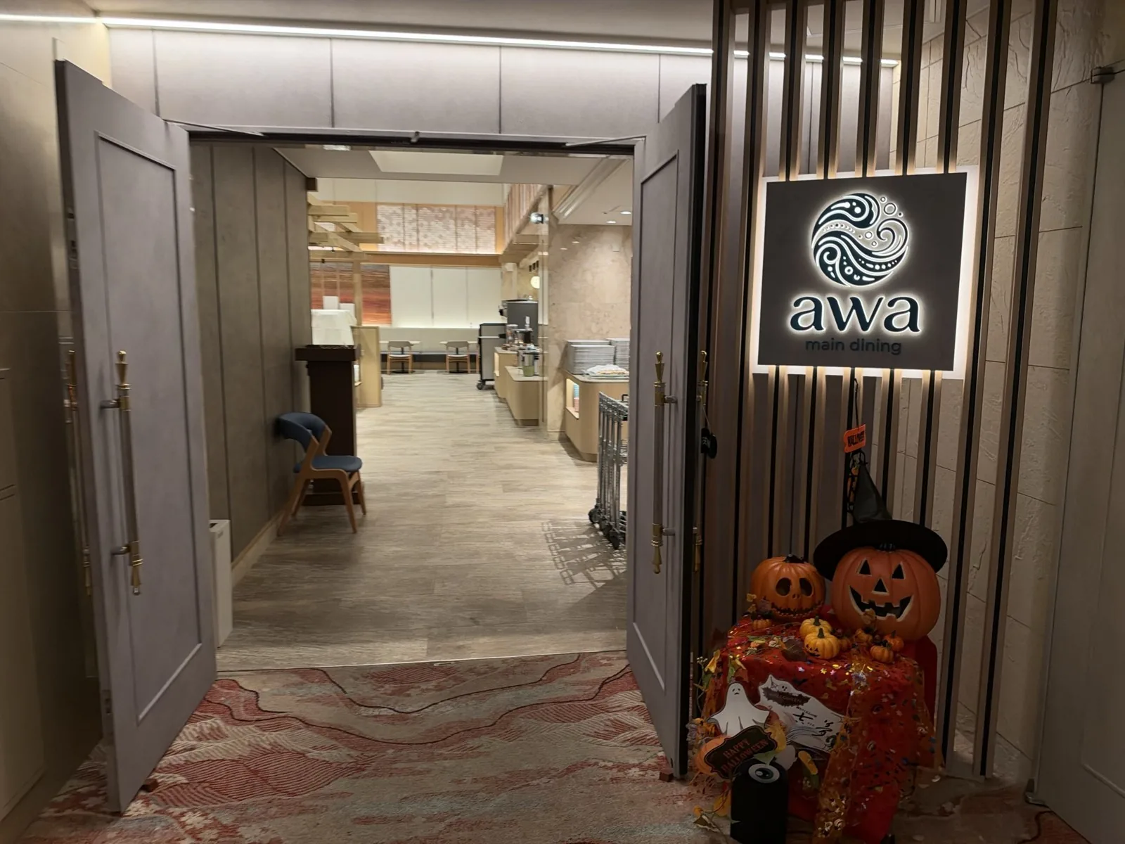 レストラン「awa」の入り口