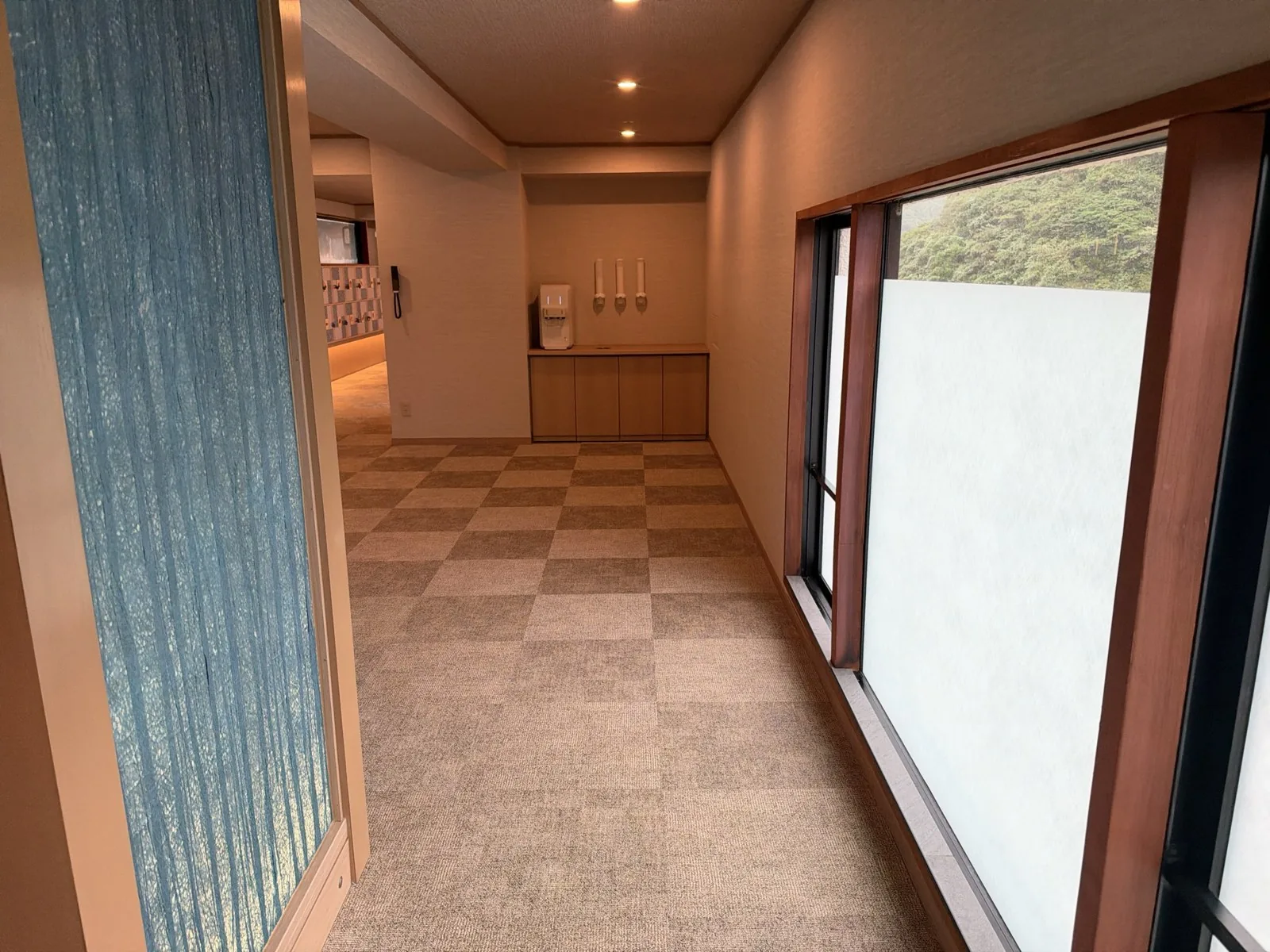 お風呂の入り口の前の通路