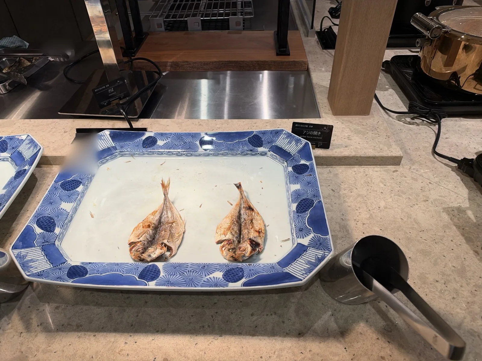 朝食ビュッフェのあじのひらき