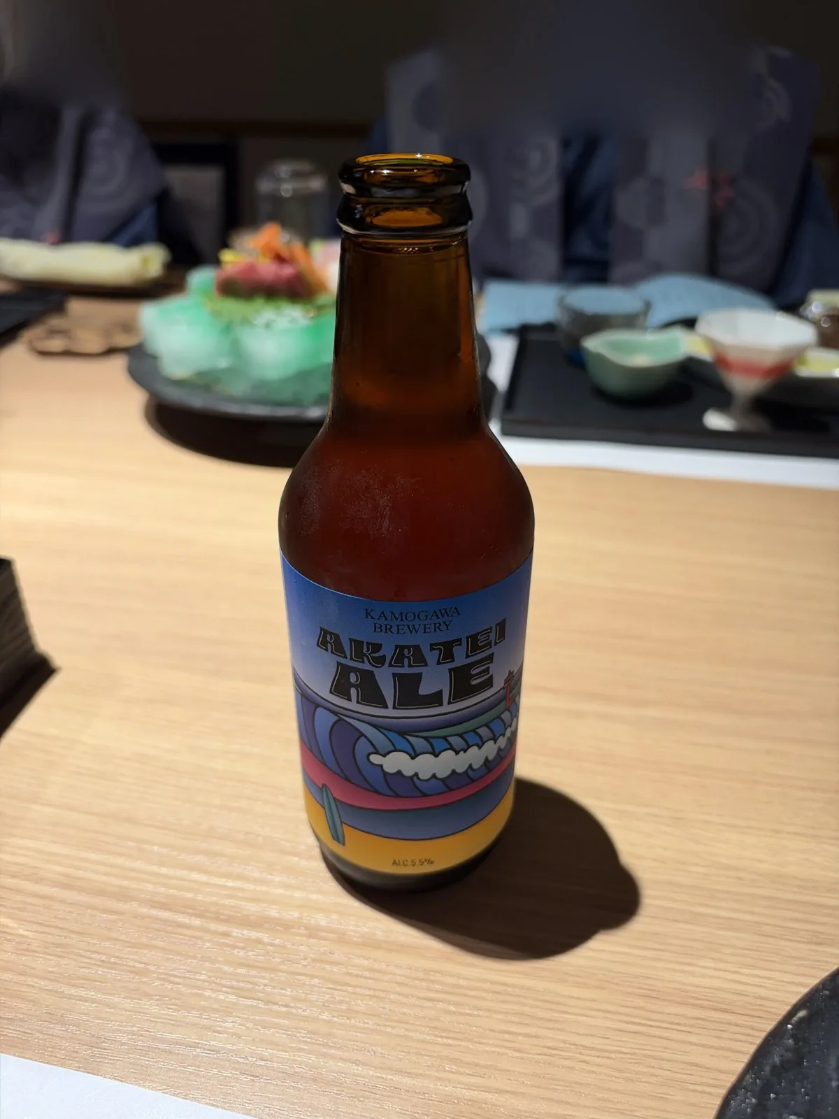 夕食で飲んだクラフトビールのアカテイエール