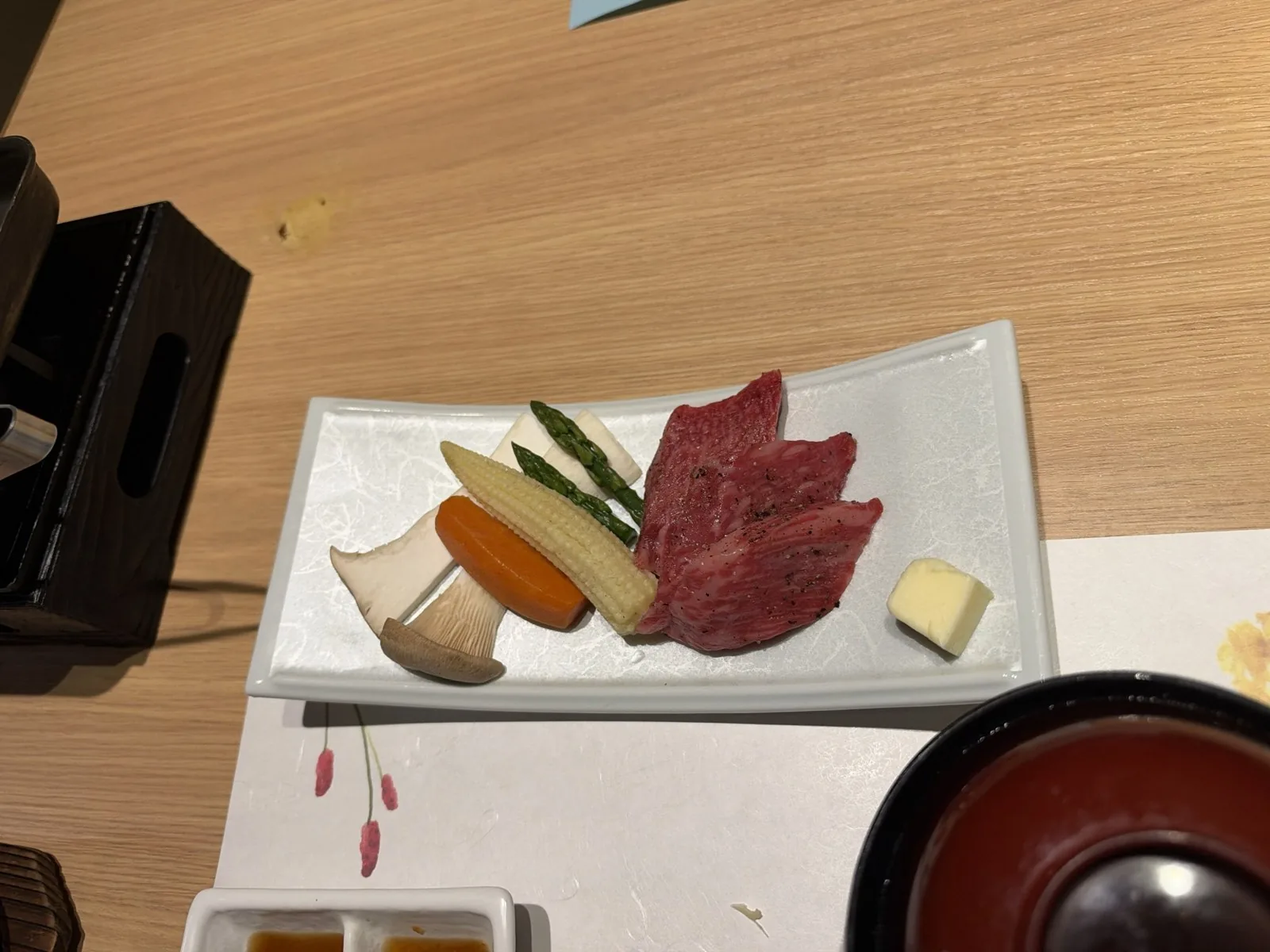 焼く前の上総和牛と野菜
